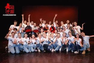 学校晚会跳舞吃瓜,舞蹈盛宴与甜蜜瓜果共享