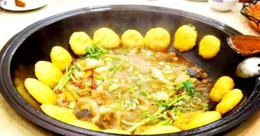 拿着铁锅吃瓜,品味生活别样滋味