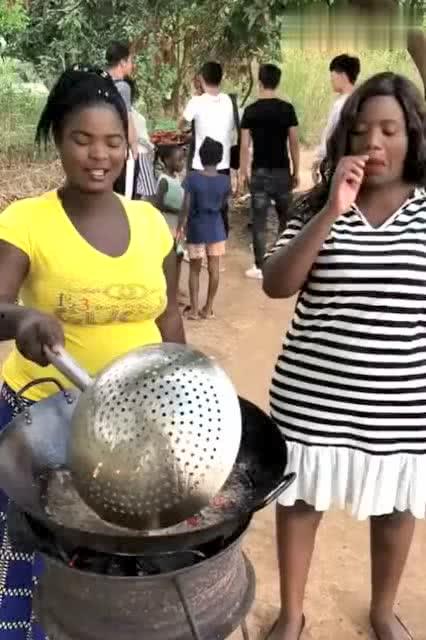 洛阳大姐吃瓜事件,一场网络热议的社区生活缩影