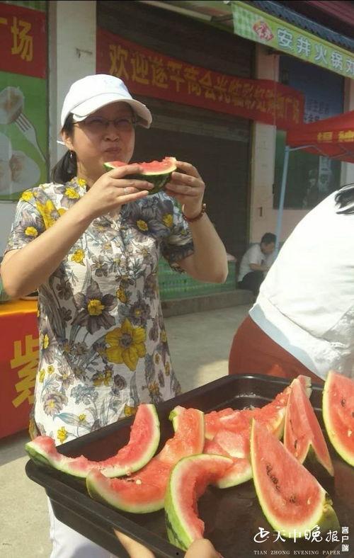 疫情期间有瓜吃,瓜果飘香，共享丰收喜悦