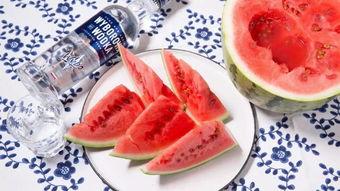 聚会吃瓜,瓜果飘香，共享美好时光