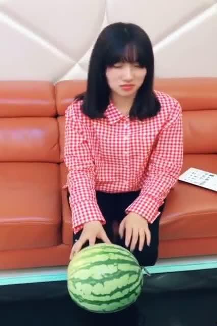 梦到给女人买瓜吃,瓜果飘香中的女性情缘